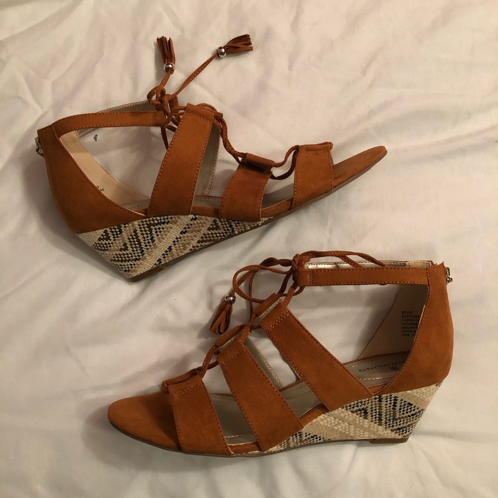 Bandolino tan wedge sandals.